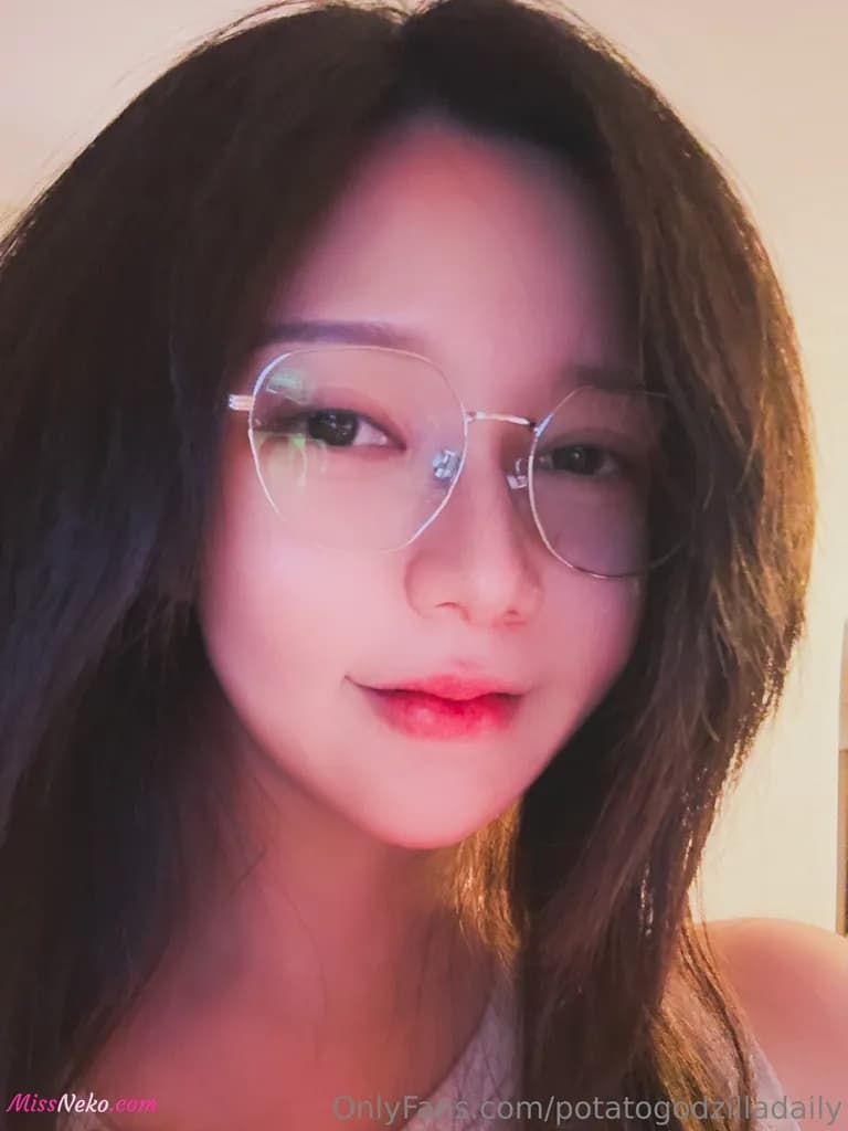 Potato Godzilla – OnlyFans Nude Aug 1-31, 2025 Potato Godzilla – OnlyFans Nude Aug 1-31, 2025