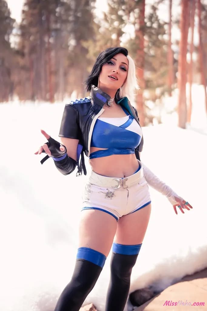 Holly Wolf – Luna Snow Holly Wolf – Luna Snow