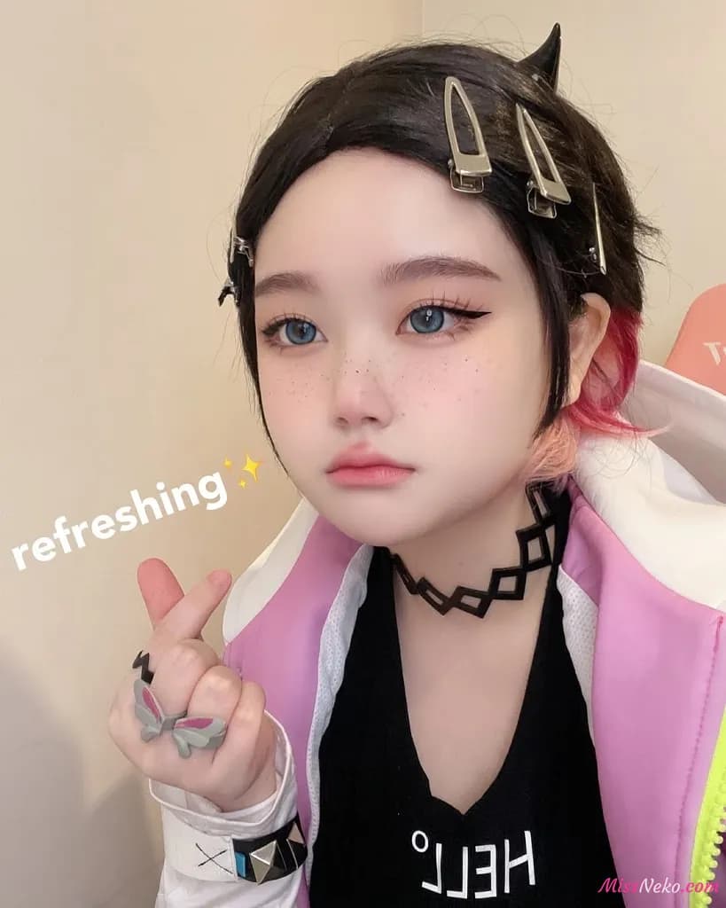 Saizneko – Clove (Valorant) Saizneko – Clove (Valorant)